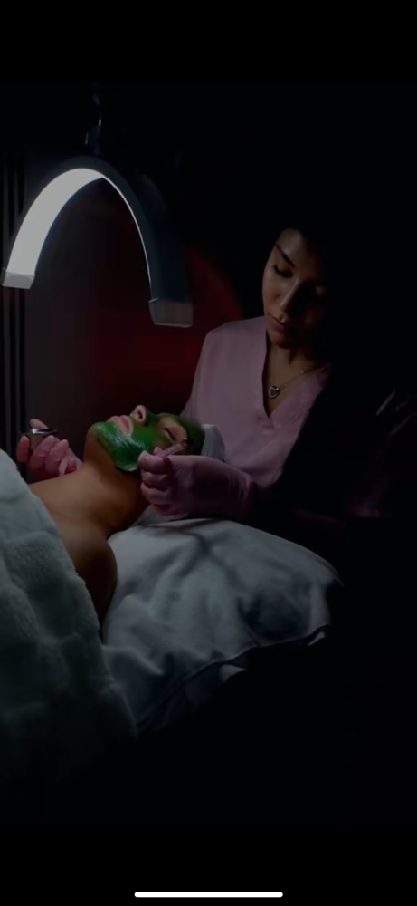 Glowy Grinch Facial🎄💚