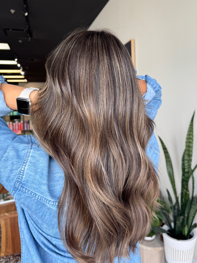 Elegancia Brunette