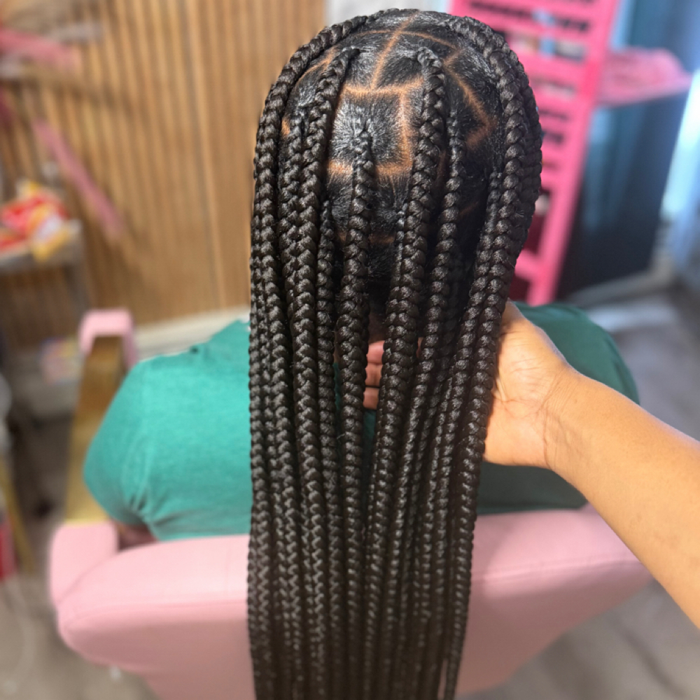 Large Knotless Brainds at Vanouhair beauty in Philadelfia, PA