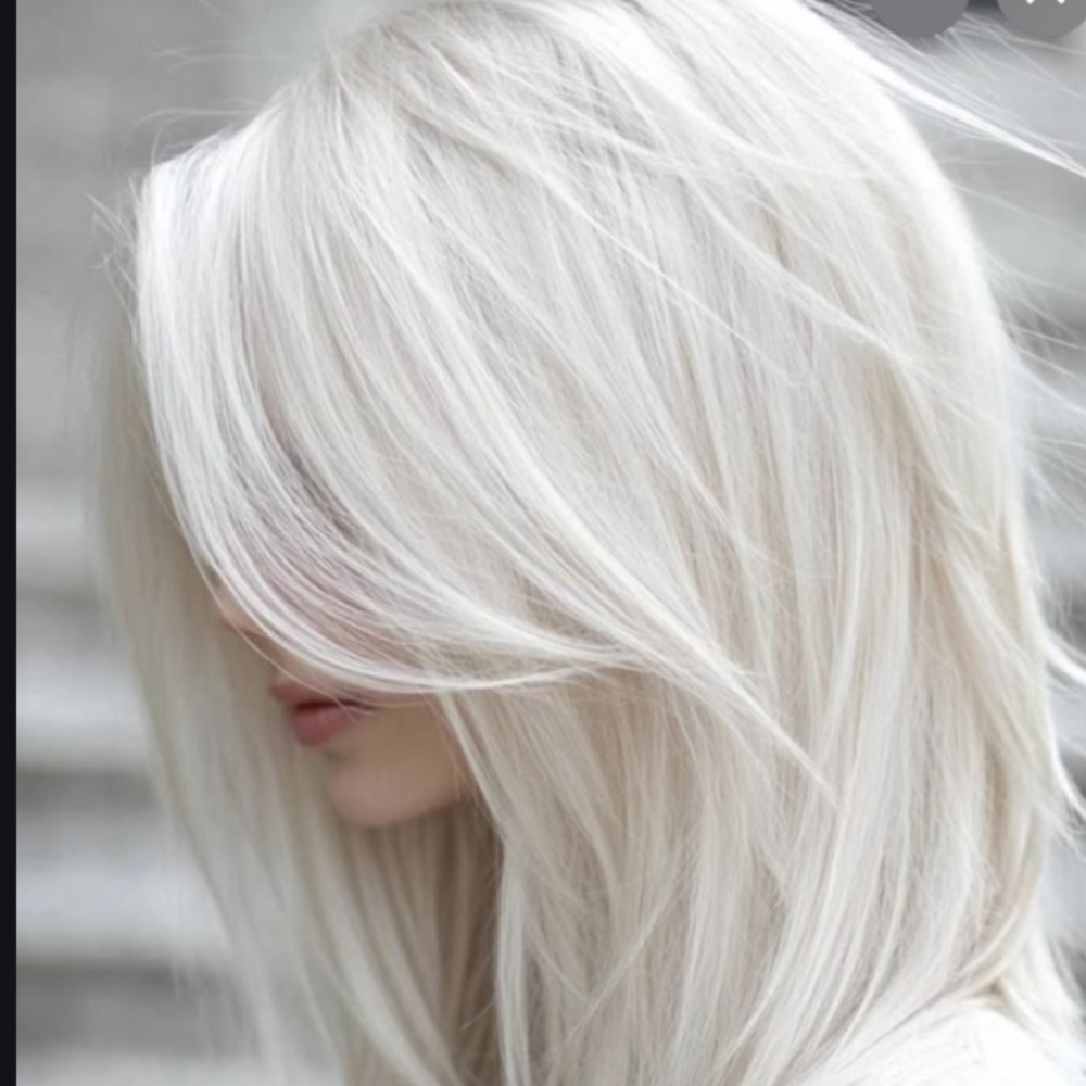 Platinum Blonde Transformation (Full Foil Blonding) at Dreamcuts and Styles Hair Salon in Fulshear, TX