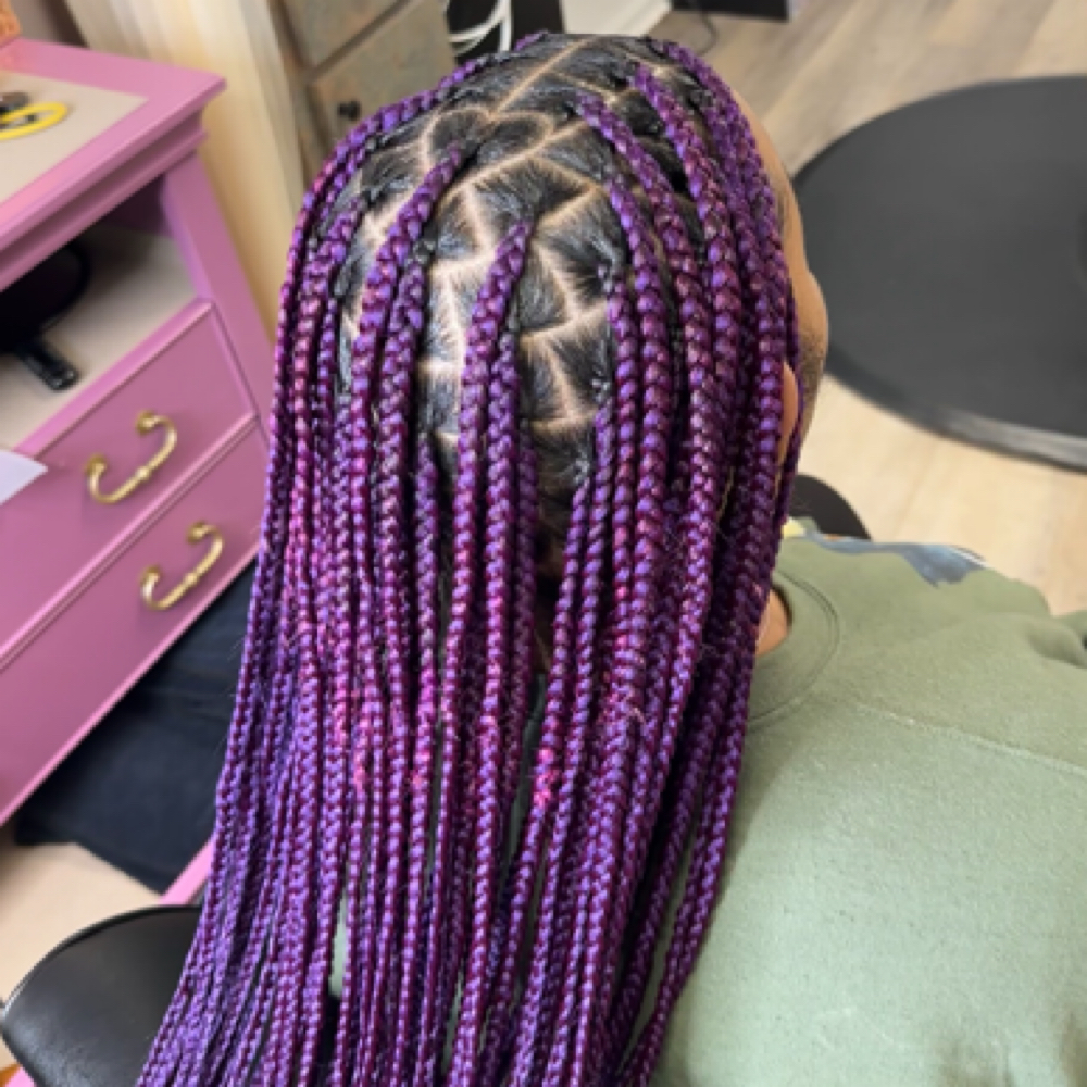 Classic Knotless (M) at HairByZhordanReignn in Smyrna, TN