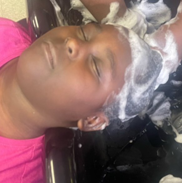 Shampoo Service at Tks Beauty Bar LLC in Memphis, TN