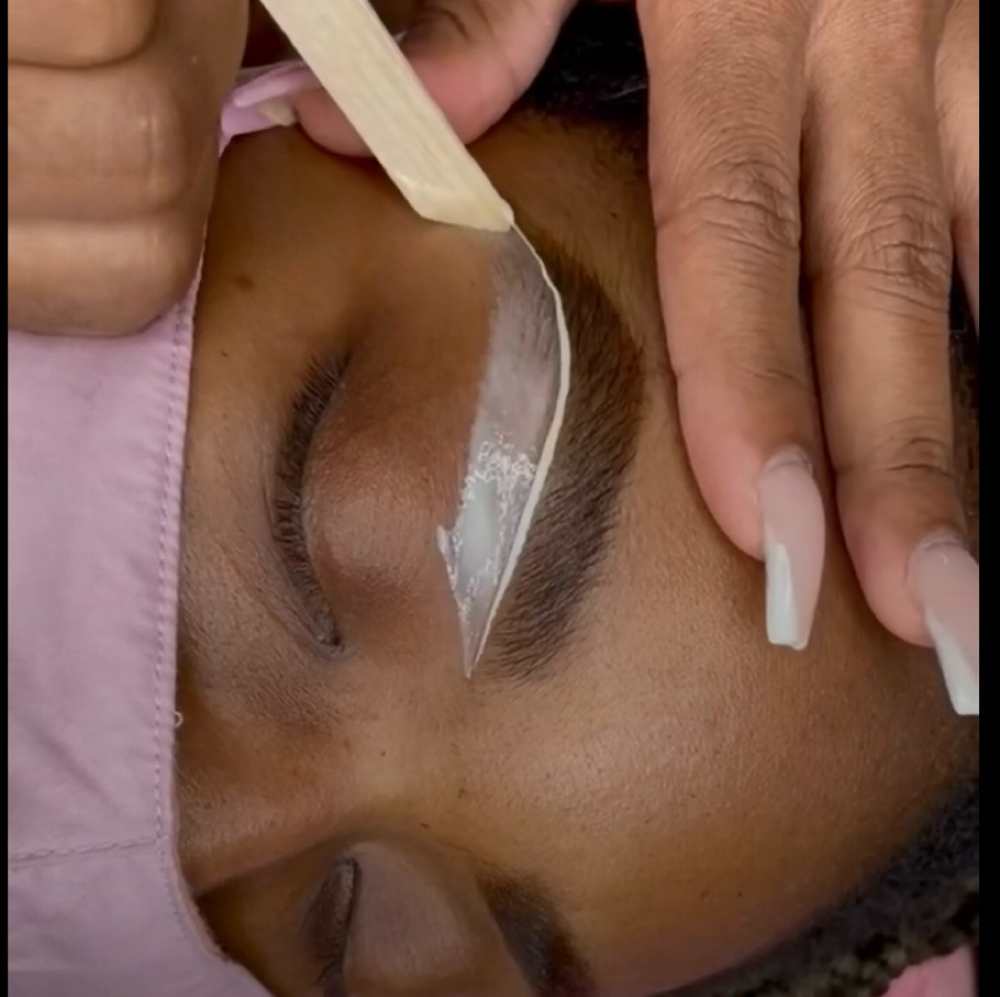 Brow Waxing at Skinsational Beauty Boutique in Bethany, OK