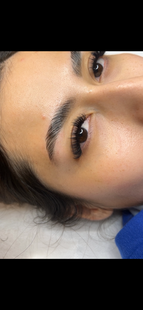 Brow Lamination + Threading