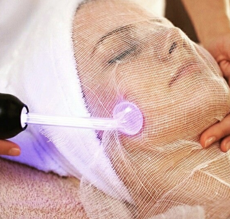 NOW WATCH ME GLOW LUX FACIAL