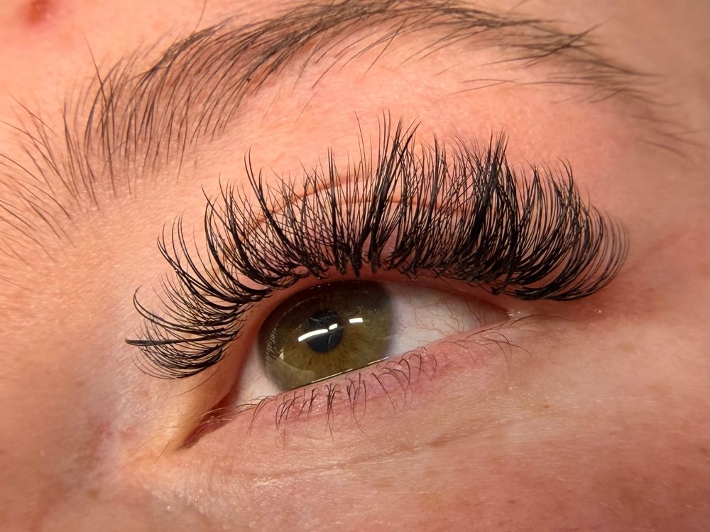 Full-Volume Set Lash Extensions