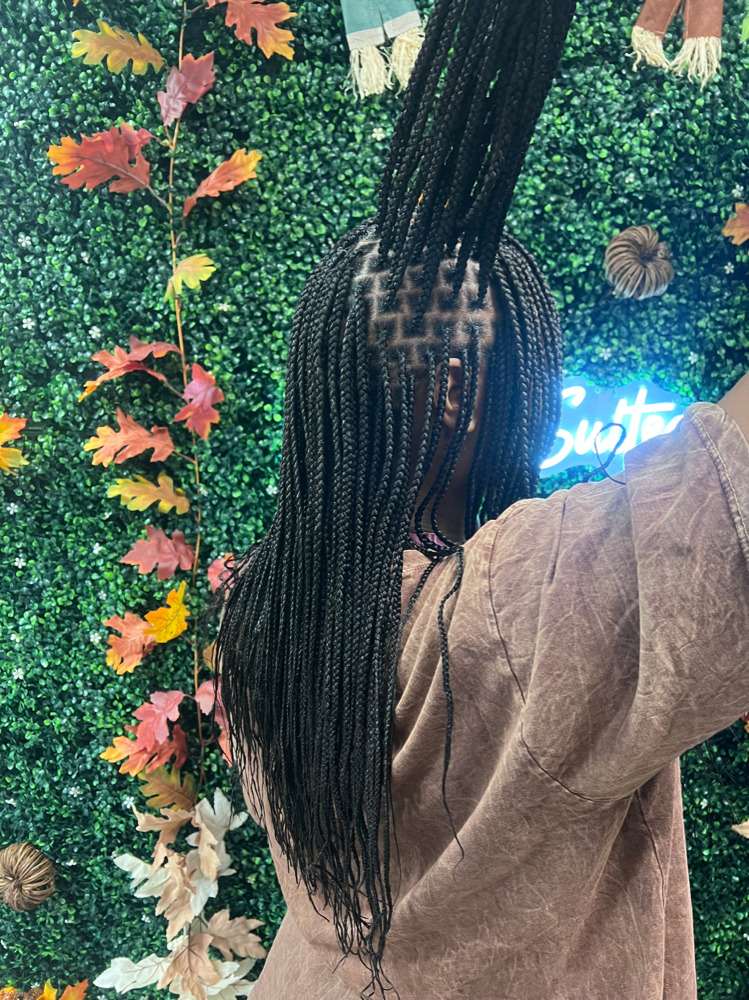 Small knotless Braids