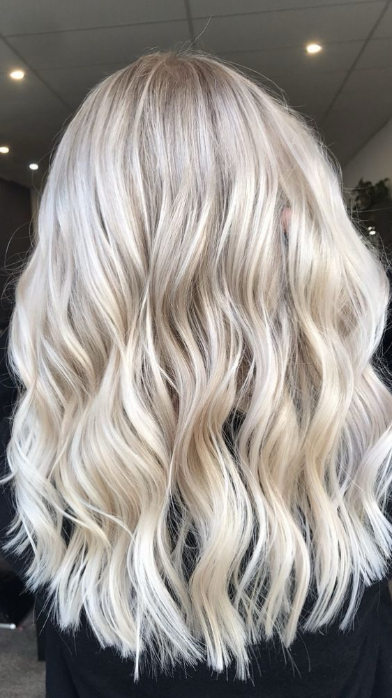 Full Blonding at Mikayla Smith in Grantspass, OR