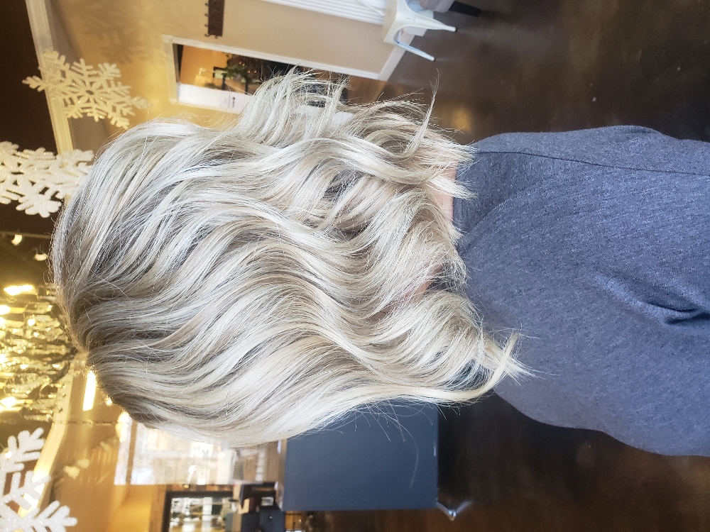 Shampoo & Blow-Dry Style