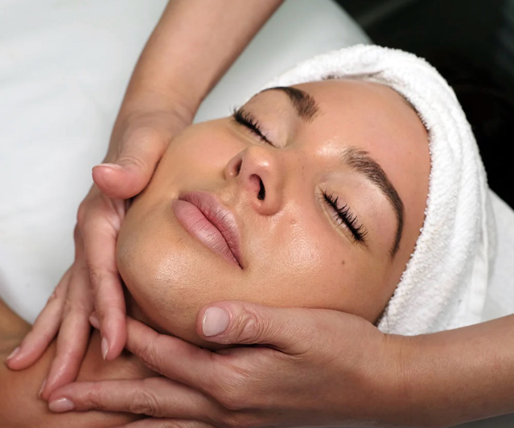 EXPRESS Customized Facial at Skinfidence Beauty LLC in Oakville, CT