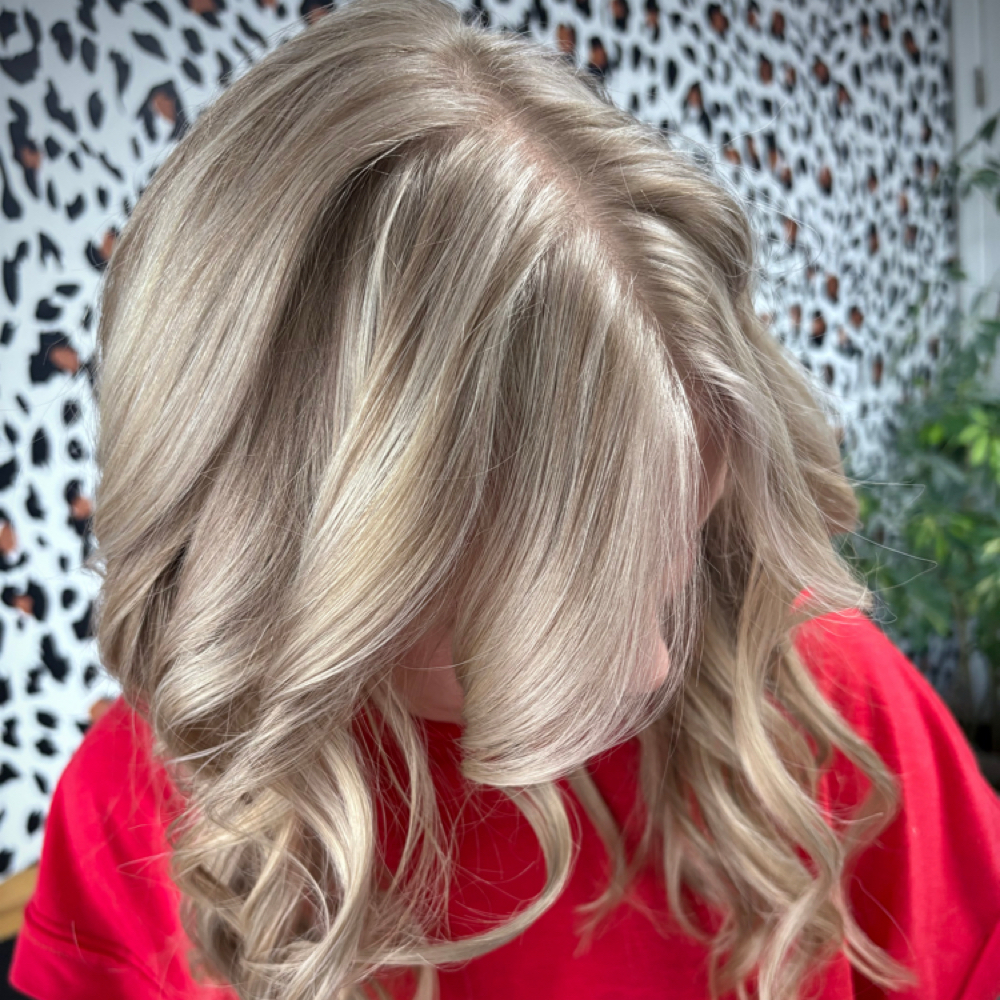 Full blonding 🤍 at Matti Fleetwood in Batesville, AR