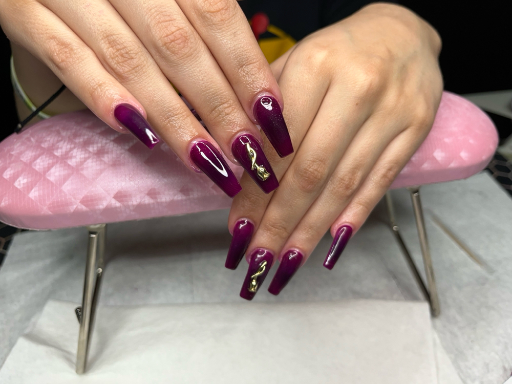 Solid Color Plus One Accent Nail
