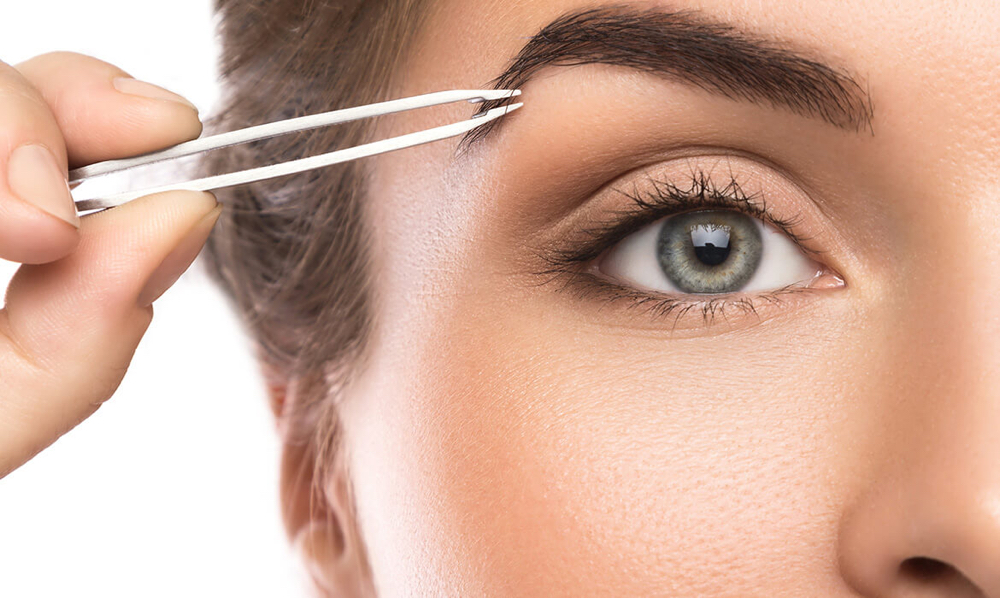 Eyebrow shape ( Wax or Tweezers )