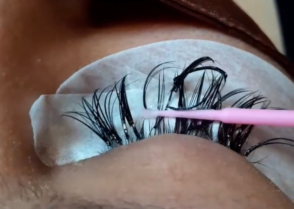 Lash Extension Removal