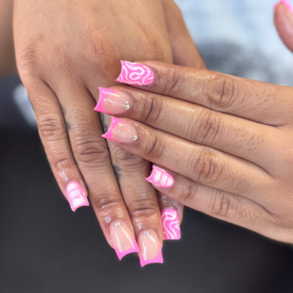 Medium Acrylic Set at Dee Did’em in Kinston, NC