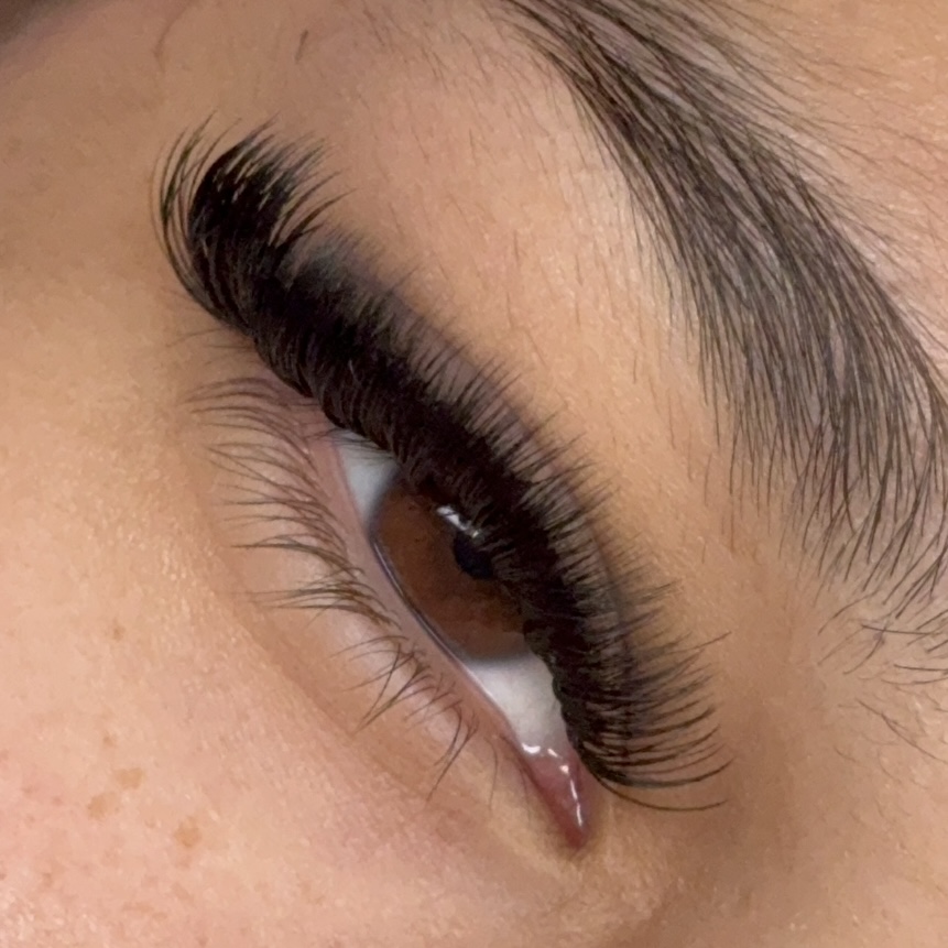 Light Volume Lash Extensions