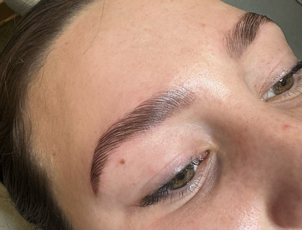 Brow lamination & Tint
