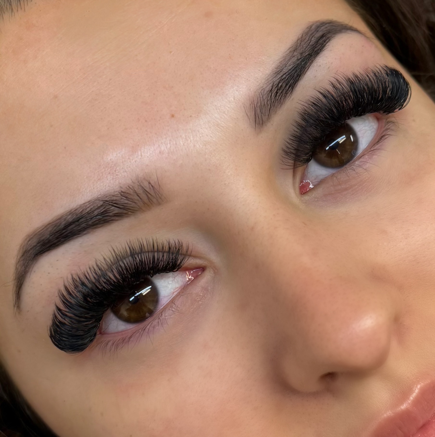 FULL SET VOLUME LASHES