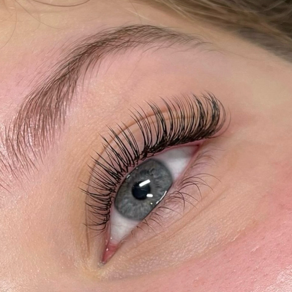 CLASSIC FULL SET at Bella Lash & Beauty in Cedar Grove, NJ