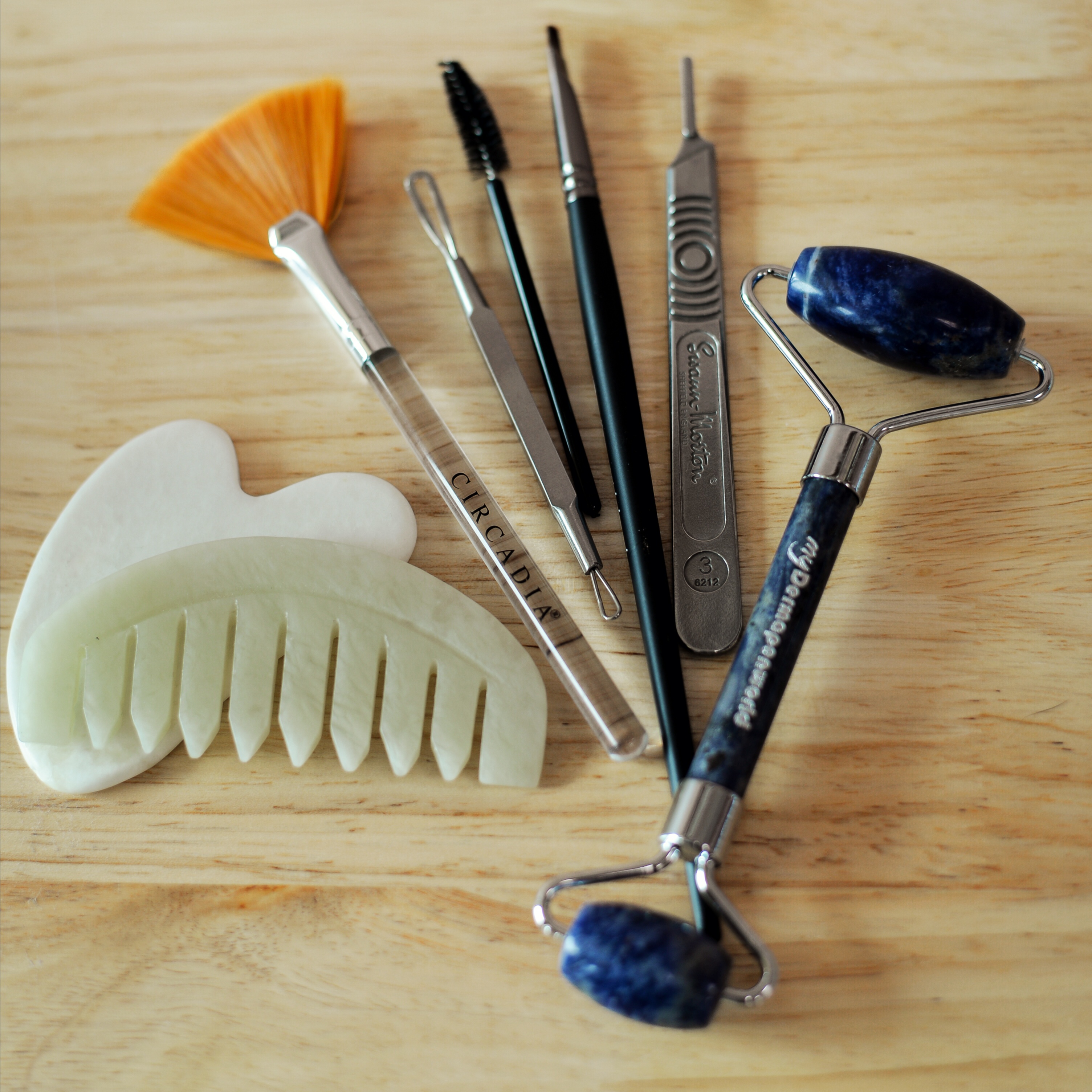 Manual Brow Shaping & Tint