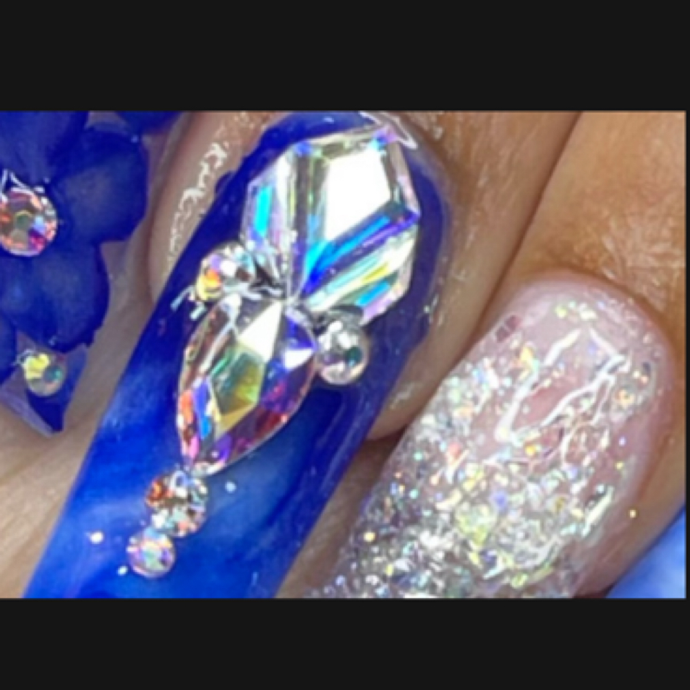 Midi Bling at Queen’z & King’z Barber Salon in Murrieta, CA