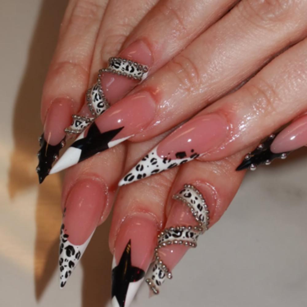 Full Set Complex Handpainted Design at MoMoneyNails in Portland, OR