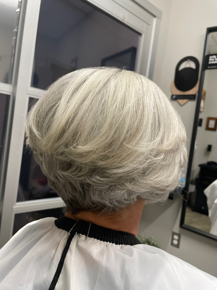 SHORT HAIR BLOWOUT ( Wash & Style)