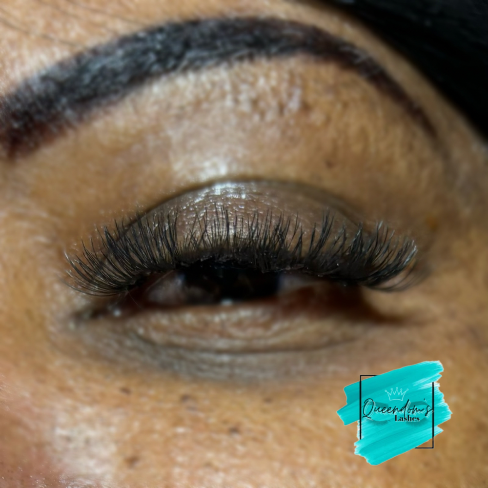 Cluster Lash Extensions