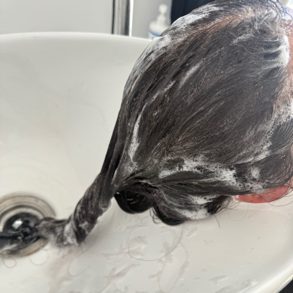 Shampoo Wash Blow & Heat Styling at Beautybyflor in Newport Beach, CA