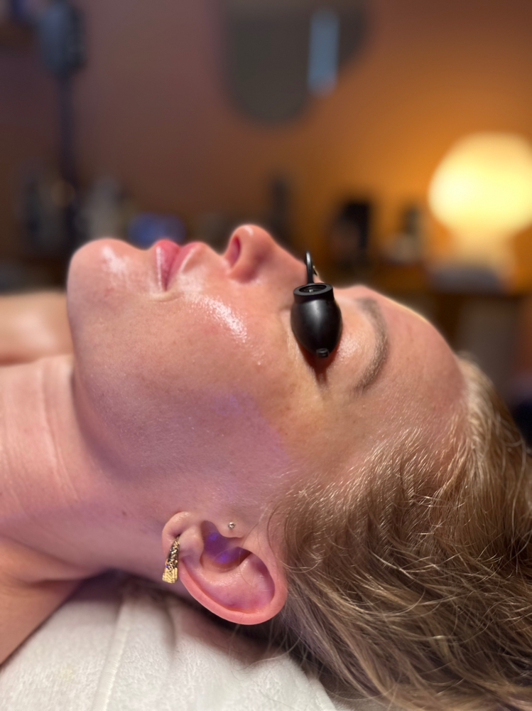 Sculptural Lifting + Buccal Massage