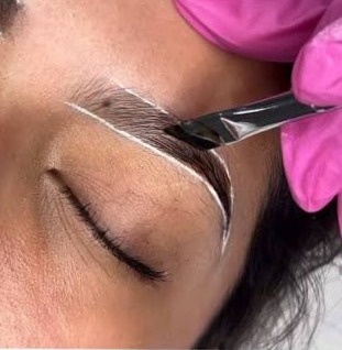 Brow Lamination & Tint
