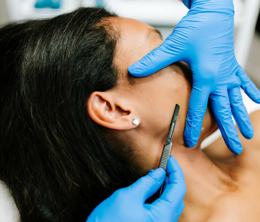 Dermaplaning+ LED Light Mask Facial
