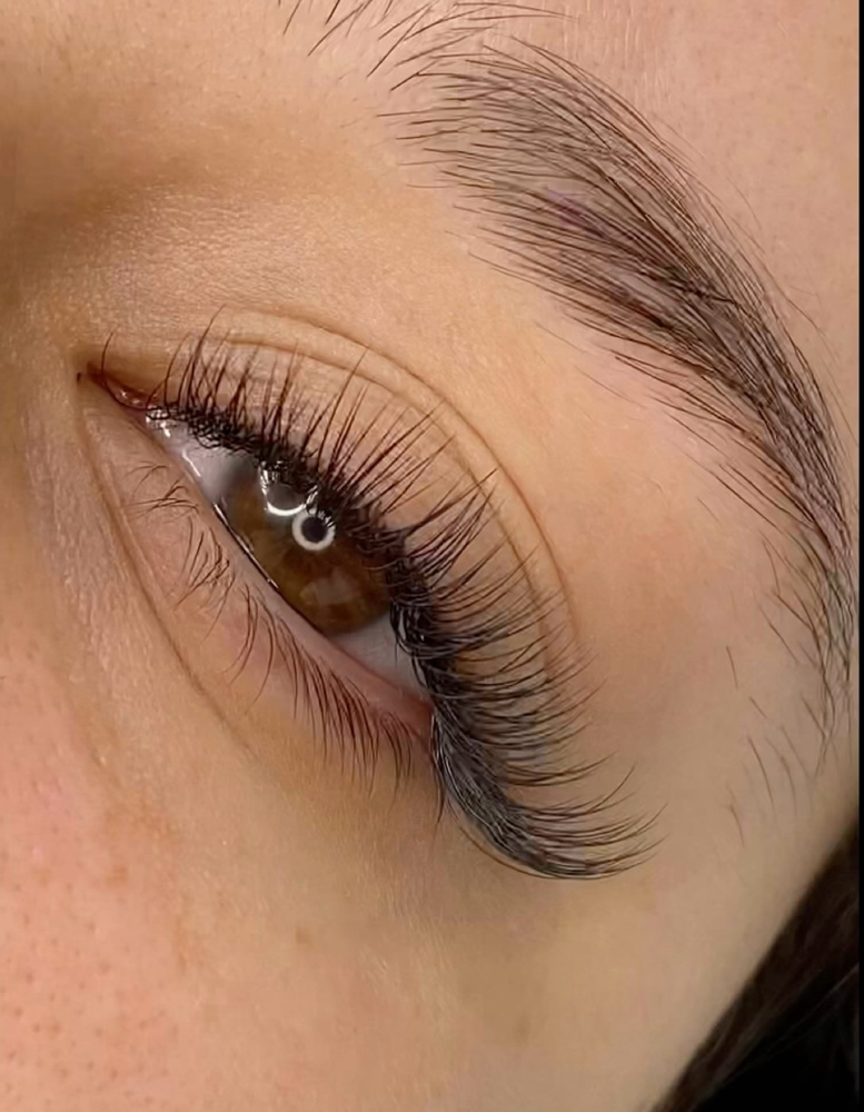 Classic Lash Set at Peachy polish in Elgin, IL