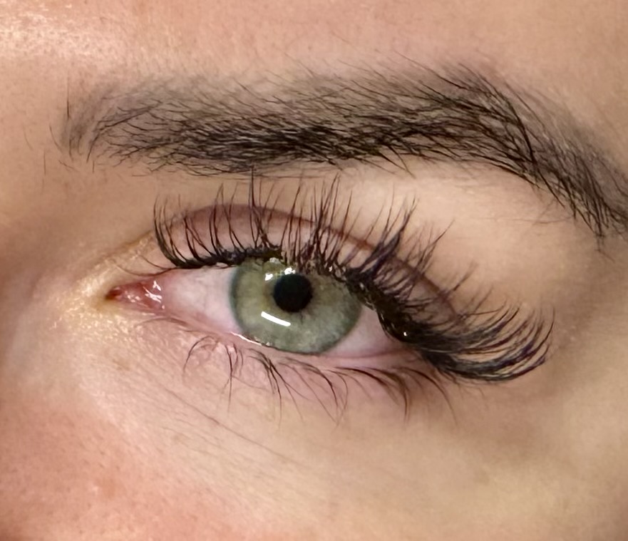 Classic Set at Lash Out Studio in Wilsonville, OR