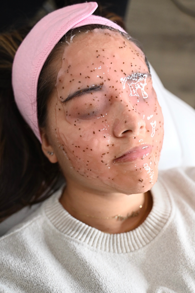 Minimalist Hydrojelly Facial