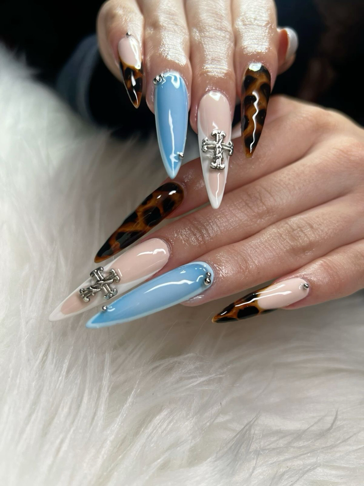 Auroa Nail