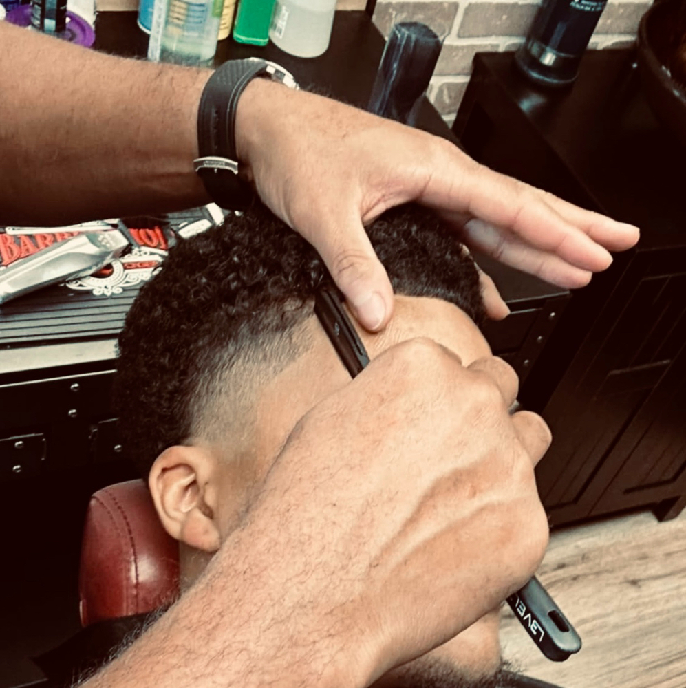 STRAIGHT RAZOR SHAVE