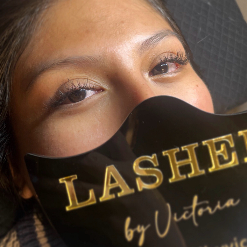 Classic Lash Extensions: Full set