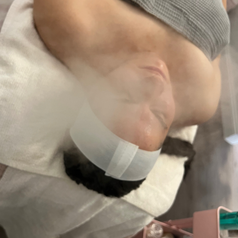 Basic facial at The Este Lounge in Hanford, CA