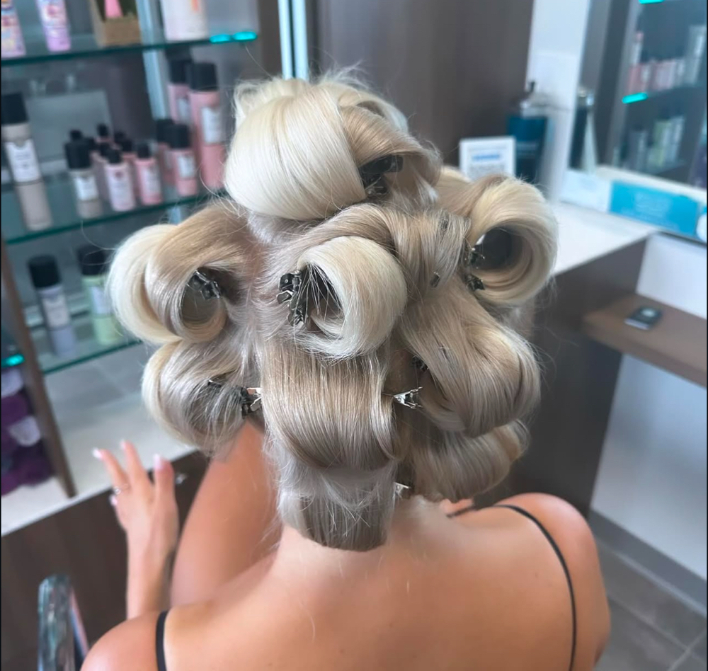 Blowout Pin Curl Set