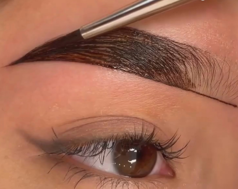 Henna Brow Tinting