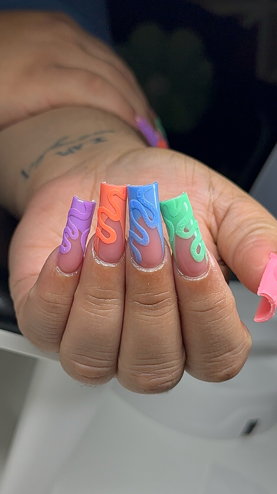 FRENCH TIPS W/ DESIGNS