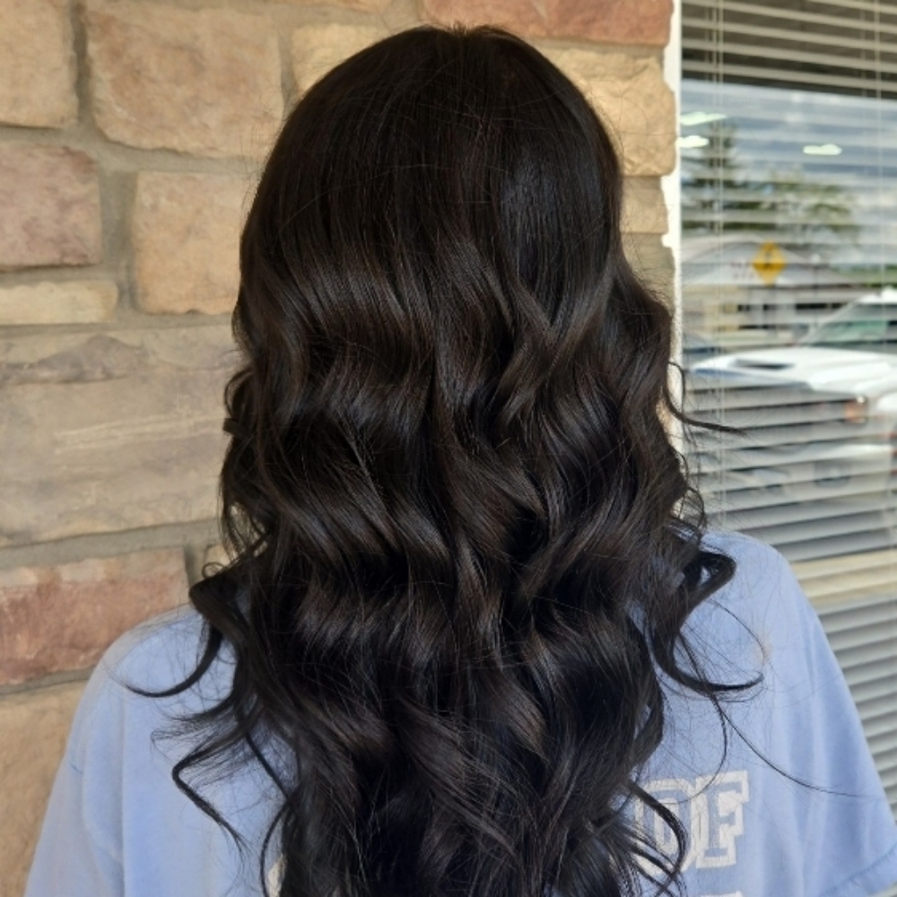 Scalp Massage at Hola Hermosa in Lyons, IN