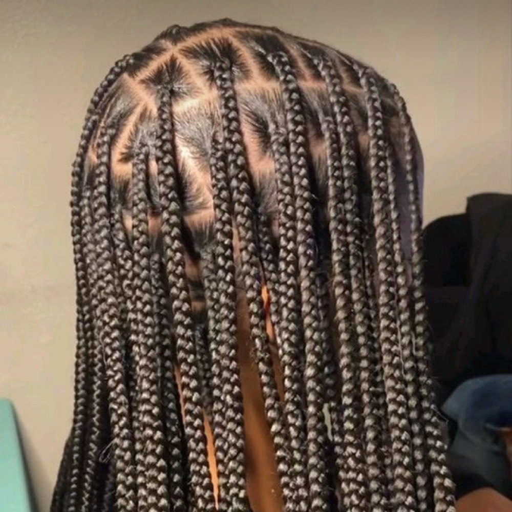 medium knotless at Rooted crowns beauty lounge in Tampa, FL