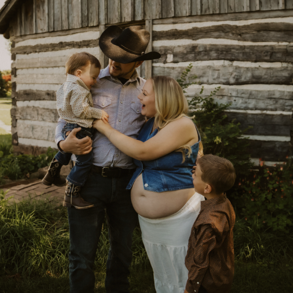 Maternity Sessions at Mckenzi Taylor Photography in Springfield, MO