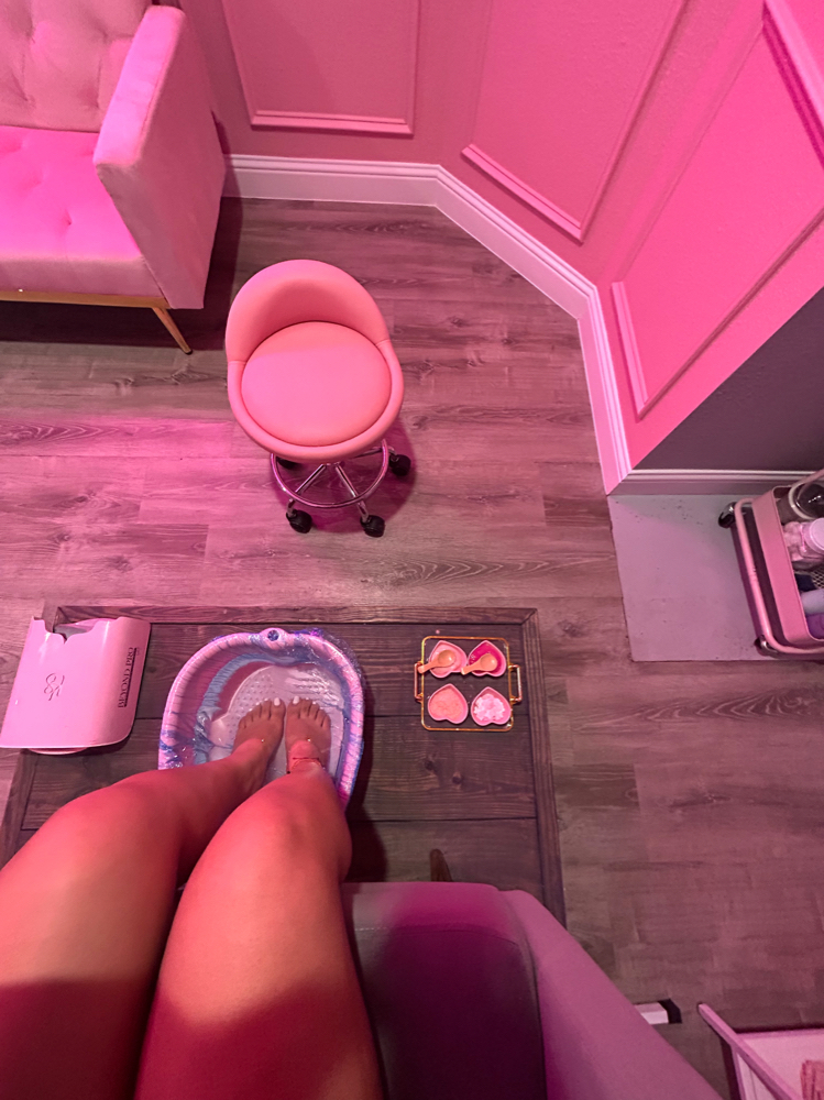 Classy & Silk Pedi ✨