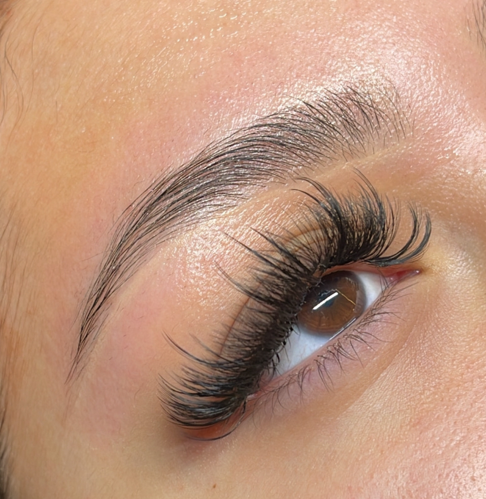 Eyebrow Wax: Clean Up