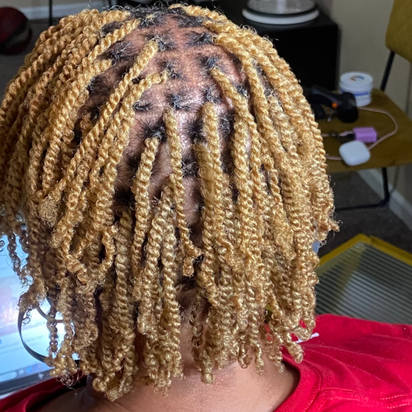 Micro Loc Latching at Beyond Essence and Beauty in Reynoldsburg, OH