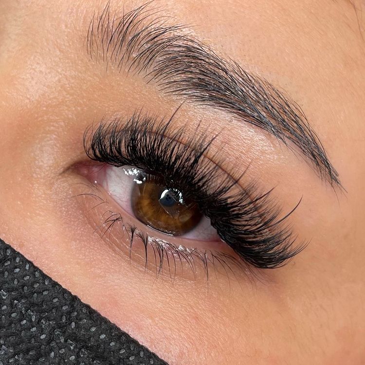 Lash Extensions Fill Hybrid