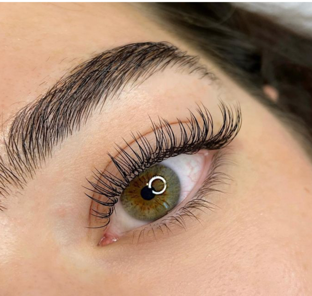 Classic Lashes With Layra